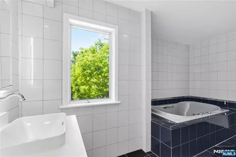 Bath - 131 Haase Ave, Paramus, NJ 07652 photo 6 of 8