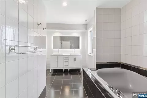 Bath - 131 Haase Ave, Paramus, NJ 07652 photo 7 of 8