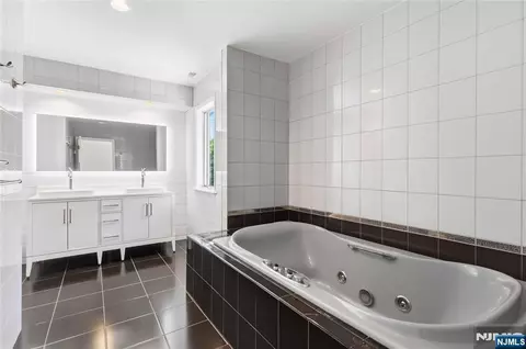 Bath - 131 Haase Ave, Paramus, NJ 07652 photo 4 of 8