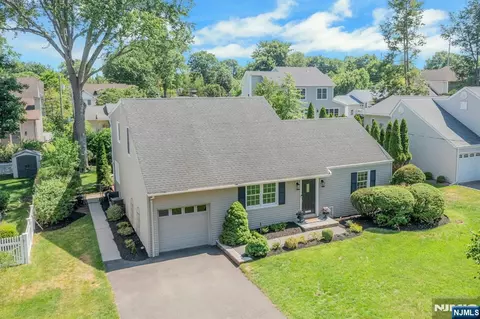 65 E Gramercy Pl, Glen Rock, NJ 07452