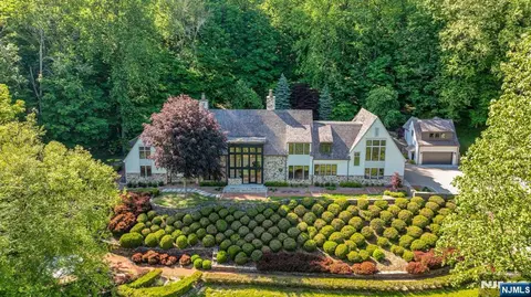 171 Campbell Rd, Far Hills, NJ 07931