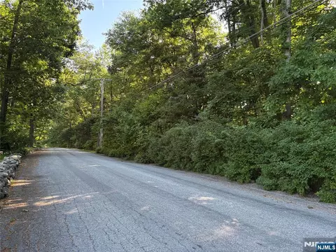 14 Up A Way Dr, Vernon, NJ 07461