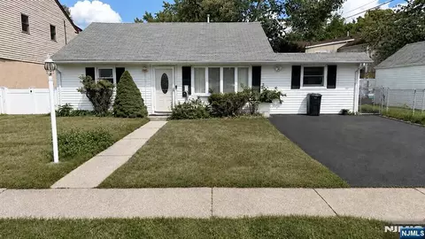 70 Hahn Ave, Rochelle Park, NJ 07662