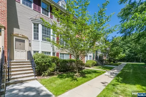 511 Quince Ct, Mahwah, NJ 07430