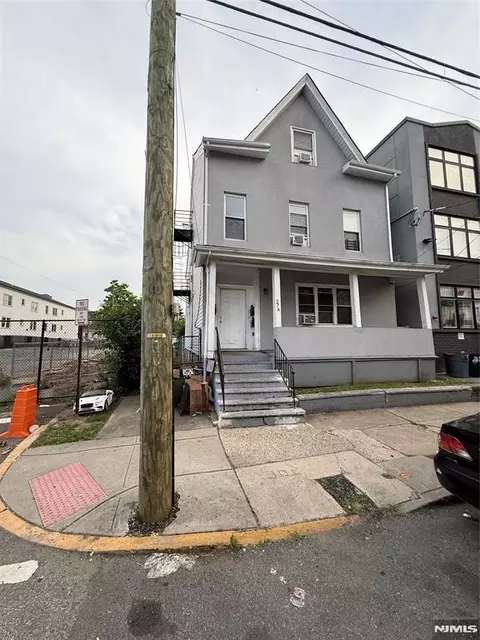 276 Governor St, Paterson, NJ 07501