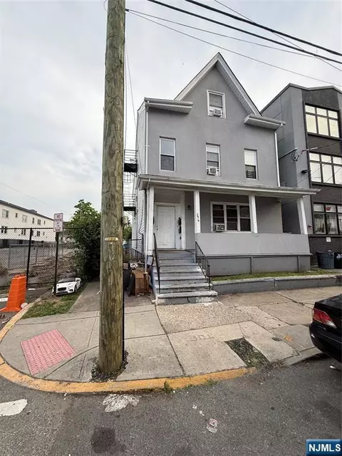276 Governor St, Paterson, NJ 07501