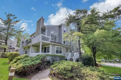 7 Eagles Notch Dr #4, Englewood, NJ 07631