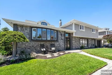 535 Willow Ave, Lyndhurst, NJ 07071