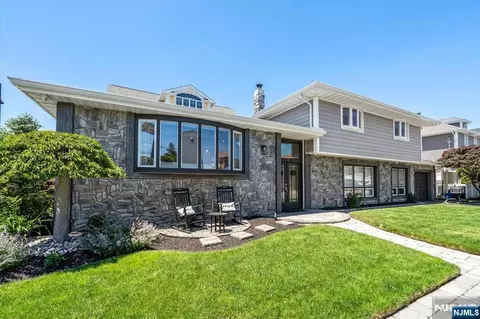535 Willow Ave, Lyndhurst, NJ 07071