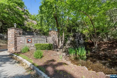 169 Vista Ter, Pompton Lakes, NJ 07442