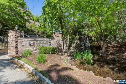 169 Vista Ter #1609, Pompton Lakes, NJ 07442