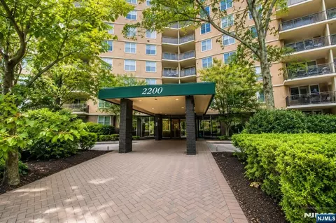 2200 Central Rd, Fort Lee, NJ 07024