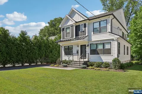 676 Ridgewood Ave, Oradell, NJ 07649