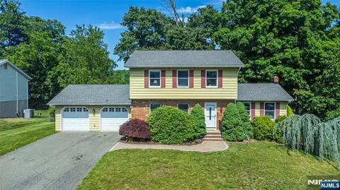 4 Hover Dr, Mount Arlington, NJ 07856