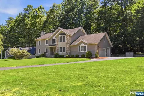 913 High Mountain Rd, North Haledon, NJ 07508
