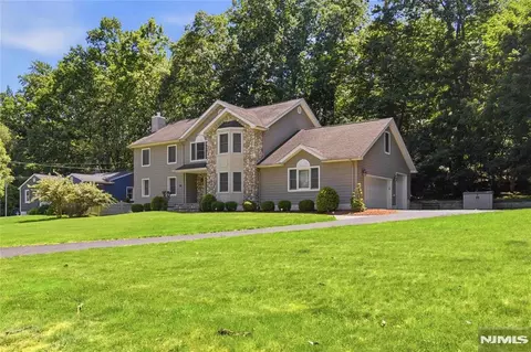 913 High Mountain Rd, North Haledon, NJ 07508
