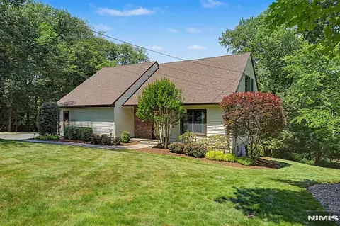 829 Ramapo Valley Rd, Oakland, NJ 07436