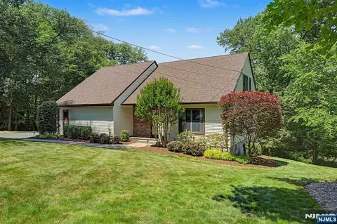 829 Ramapo Valley Rd, Oakland, NJ 07436