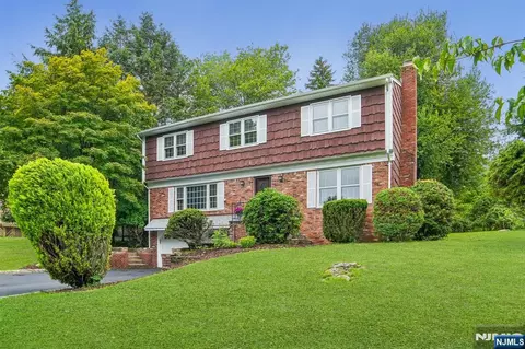 42 Collins Ave, Ramsey, NJ 07446