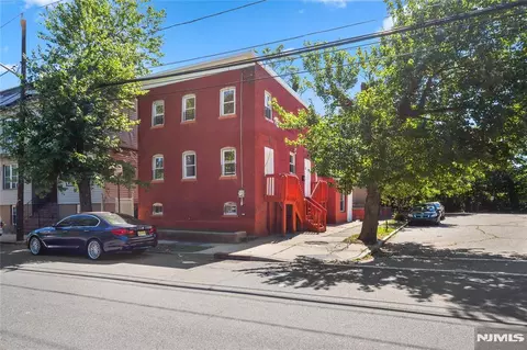 98 Devine St, Newark, NJ 07106