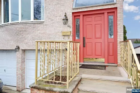 140 Prospect St, Hasbrouck Heights, NJ 07604