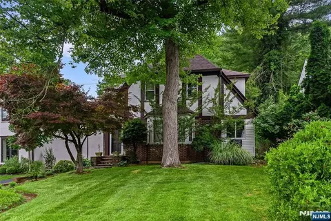 619 Maitland Ave, Teaneck, NJ 07666