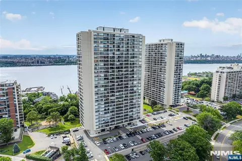 6 Horizon #602, Fort Lee, NJ 07024