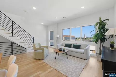 98 Western Ave, Jersey City, NJ 07307