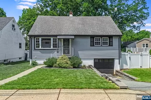 75 Fichter St, Bloomingdale, NJ 07403