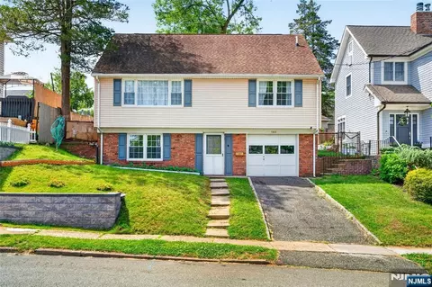 166 Pleasant Ave, Bergenfield, NJ 07621
