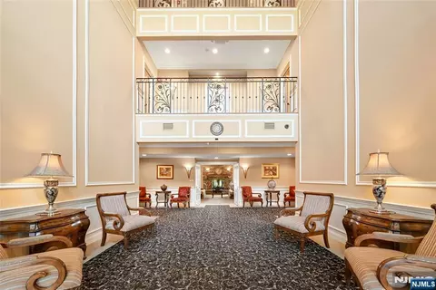5 Tenakill Park E #205, Cresskill, NJ 07626