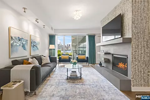 1200 Avenue At Port Imperial #414, Weehawken, NJ 07086