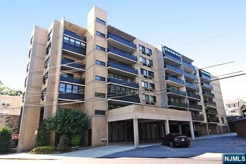 555 Gorge Rd #3B, Cliffside Park, NJ 07010