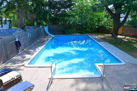 3-07 Dorothy St, Fair Lawn, NJ 07410