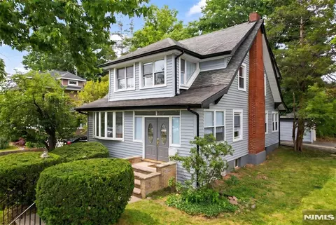 933 Maple Ave, Ridgefield, NJ 07657
