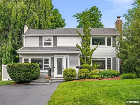 47 W Saddle River Rd, Waldwick, NJ 07463