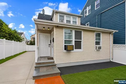 526 E 25th St, Paterson, NJ 07514