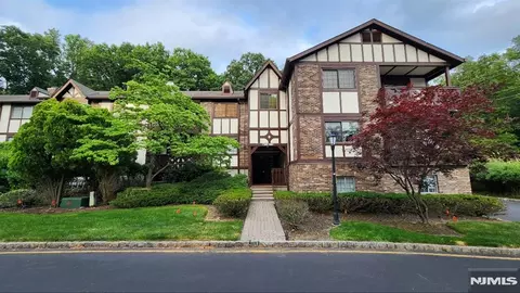 3112 Stowe Ln, Mahwah, NJ 07430