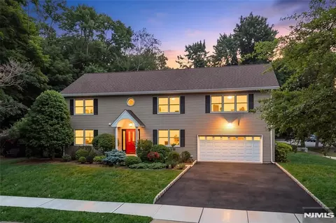 720 Maxwell Pl, Ridgewood, NJ 07450