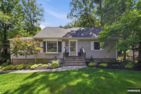 49 Skytop Dr, Mahwah, NJ 07430