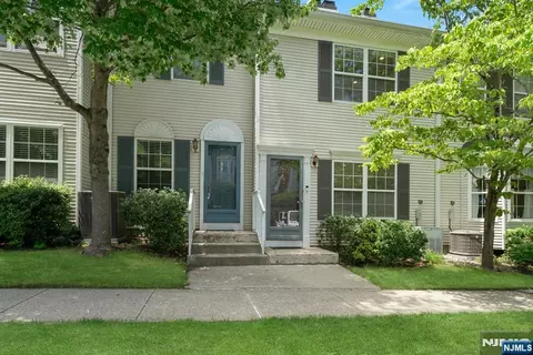 2262 Nash Ct, Mahwah, NJ 07430