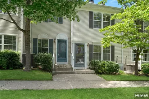 2262 Nash Ct, Mahwah, NJ 07430
