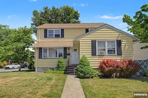 21 Lexington Ave, Wallington, NJ 07057