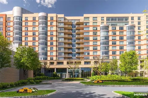 8100 River Rd #908, North Bergen, NJ 07047