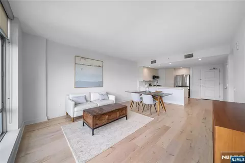 8100 River Rd #908, North Bergen, NJ 07047