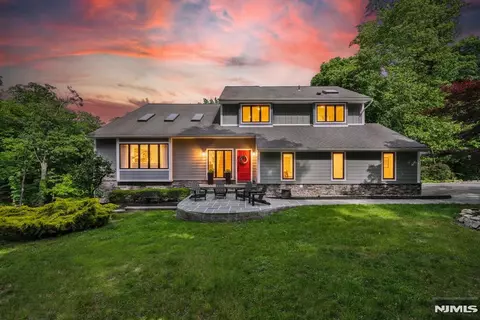 11 Hemlock Ln, Kinnelon, NJ 07405