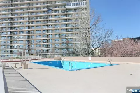 6040 Boulevard E #5D, West New York, NJ 07093