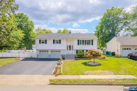 22 Cypress Ln, Paramus, NJ 07652