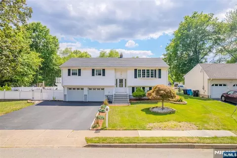 22 Cypress Ln, Paramus, NJ 07652