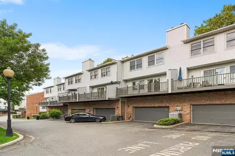 477 Undercliff Ave, Edgewater, NJ 07020